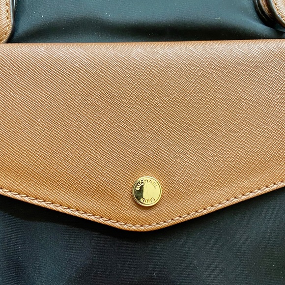 MICHAEL KORS SMALL BLACK TOTE - Picture 3 of 5